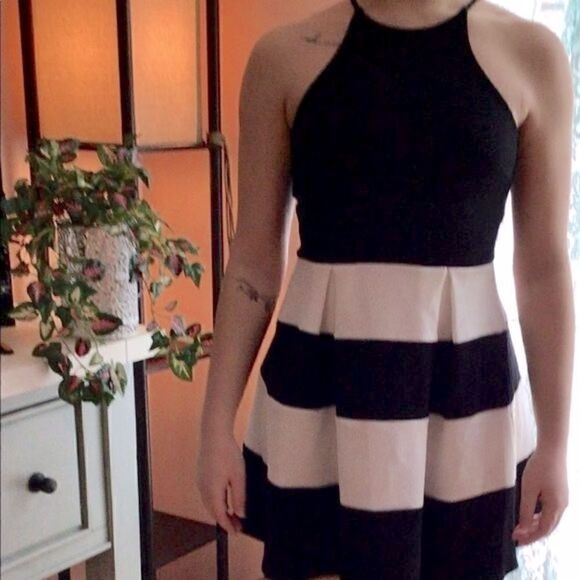 AQUA FLARE MINI DRESS BLACK/WHITE S NWT - Picture 11 of 16